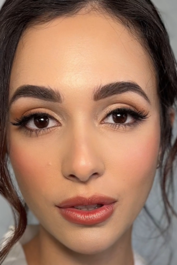 1 Soft glam bridal makeup with lashes